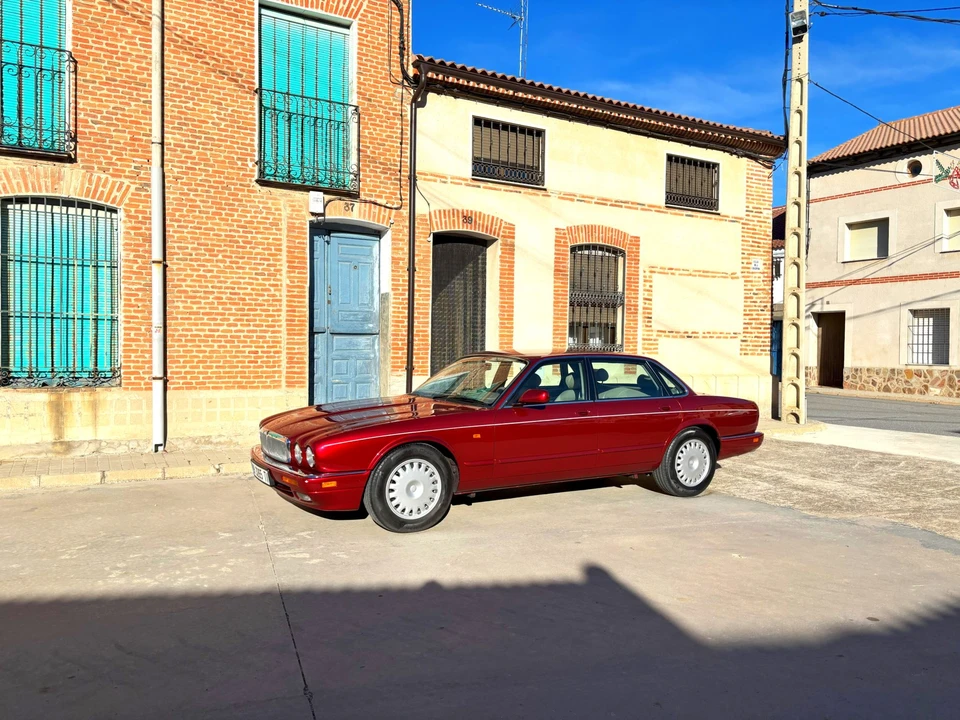 1996 Jaguar X300 XJ - Image 2 of 31