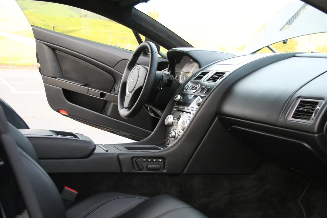 2009 Aston Martin V8 Vantage (2006-2017) - Image 26 of 31