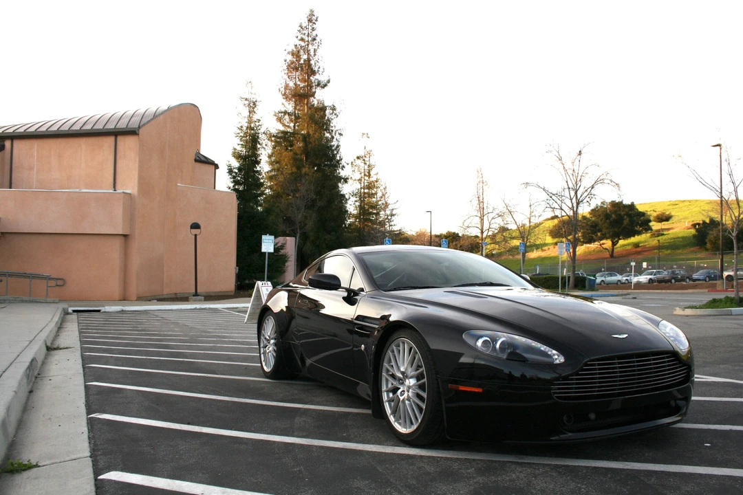 2009 Aston Martin V8 Vantage (2006-2017) - Image 13 of 31