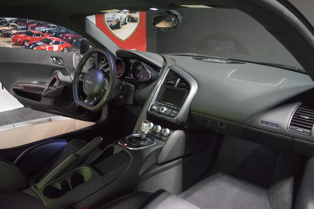 2010 Audi 42 R8 - Image 8 of 31