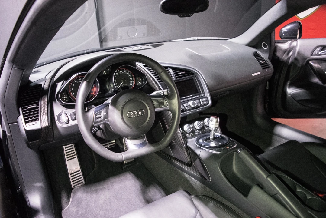 2010 Audi 42 R8 - Image 7 of 31