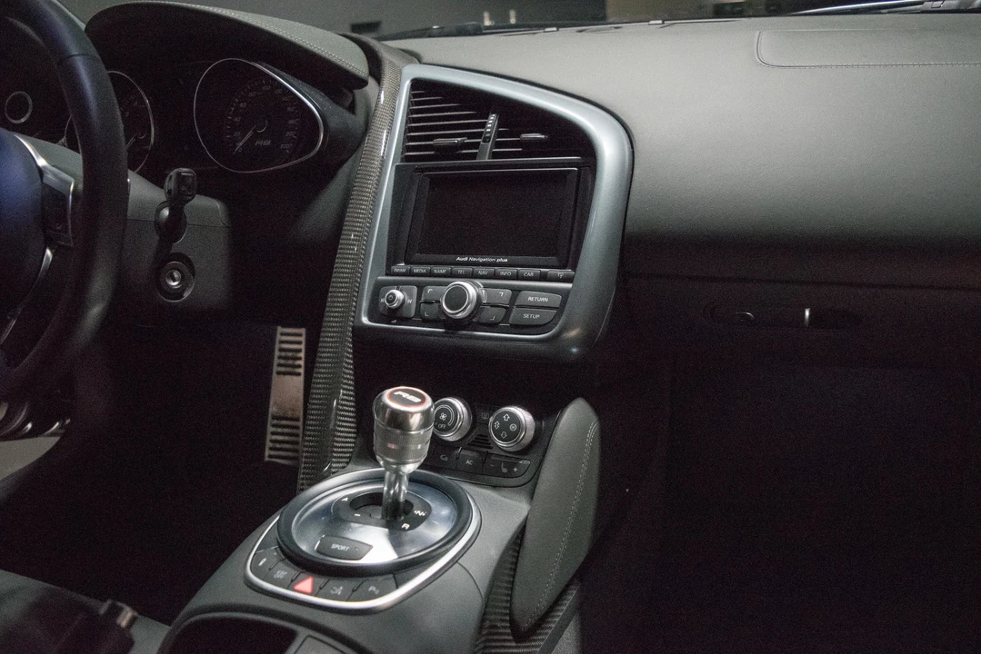 2010 Audi 42 R8 - Image 9 of 31