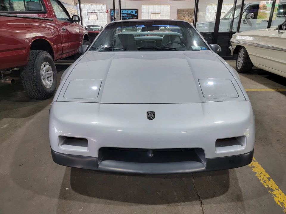 1987 Pontiac Fiero - Image 2 of 31