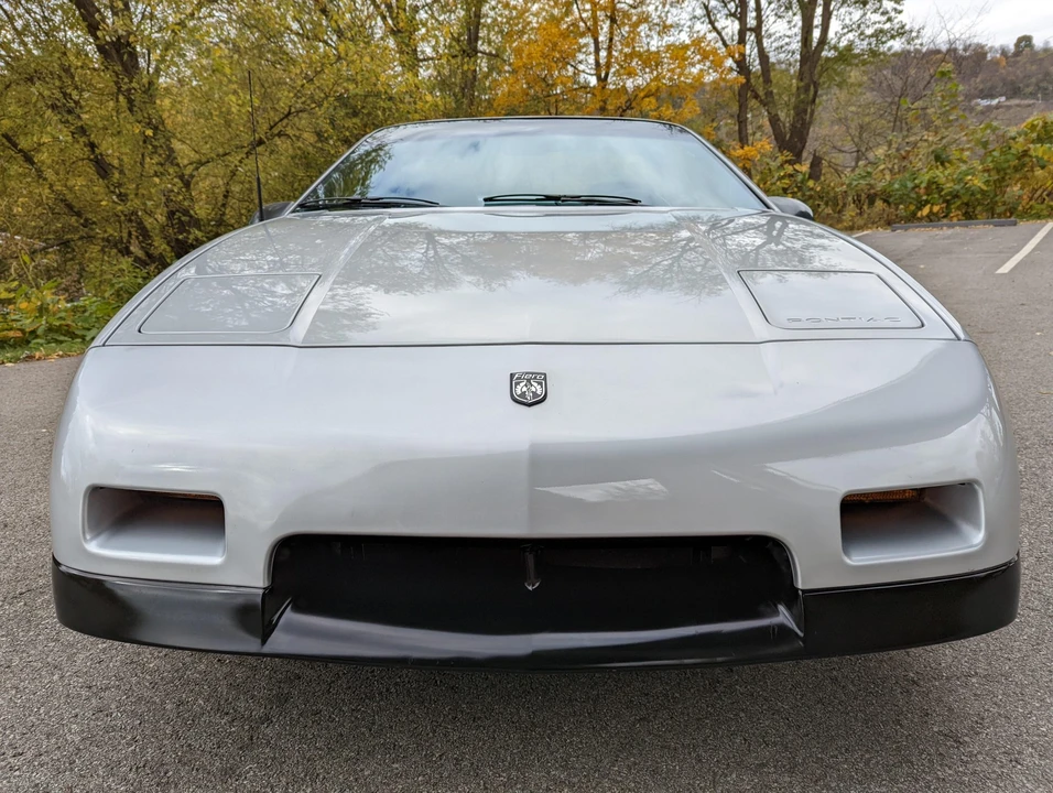 1987 Pontiac Fiero - Image 8 of 31
