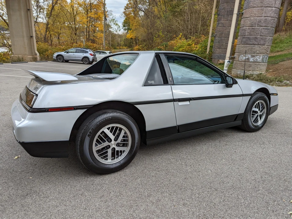 1987 Pontiac Fiero - Image 31 of 31