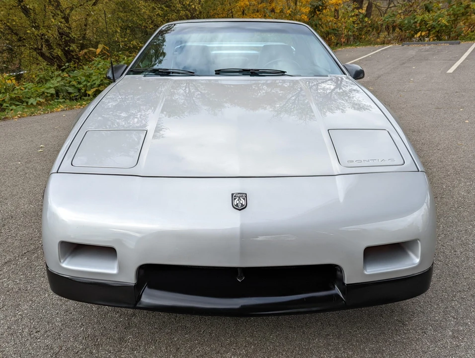 1987 Pontiac Fiero - Image 3 of 31