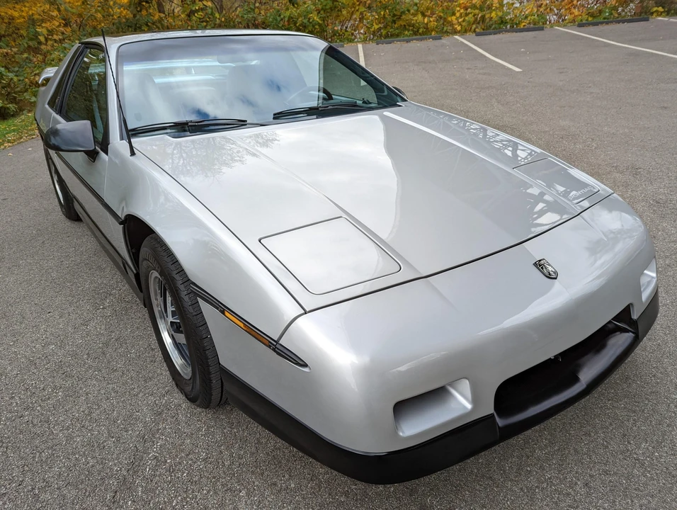 1987 Pontiac Fiero - Image 10 of 31