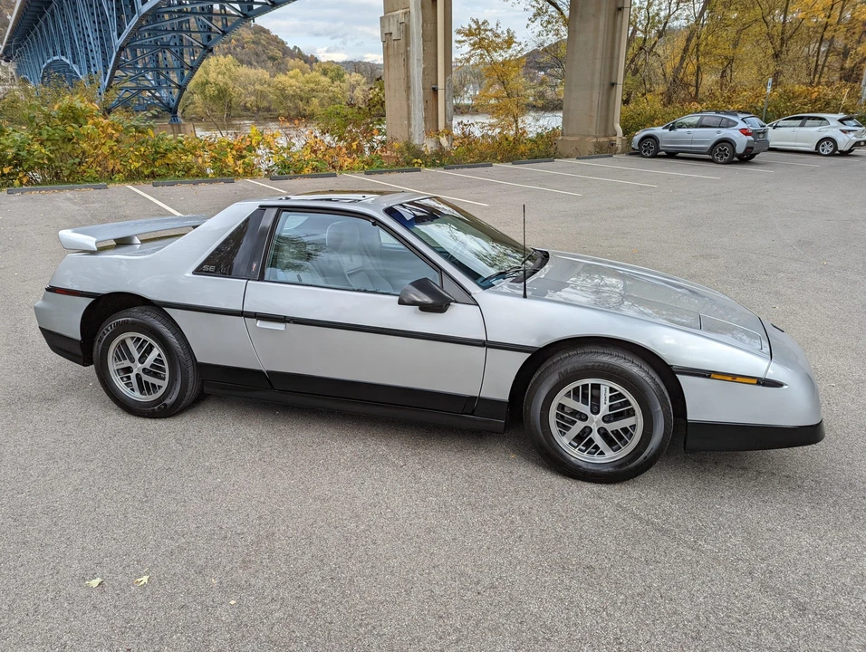 1987 Pontiac Fiero - Image 29 of 31