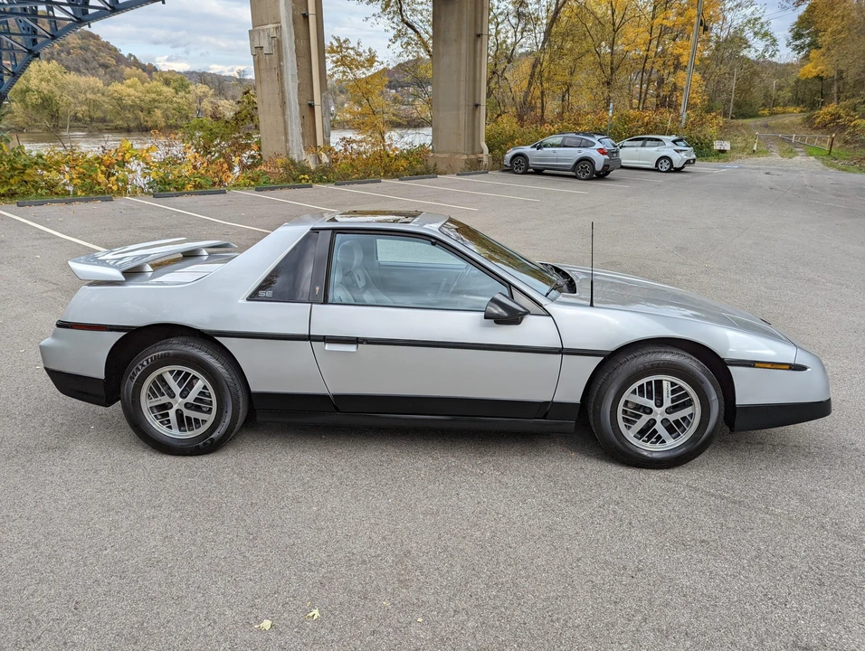 1987 Pontiac Fiero - Image 30 of 31