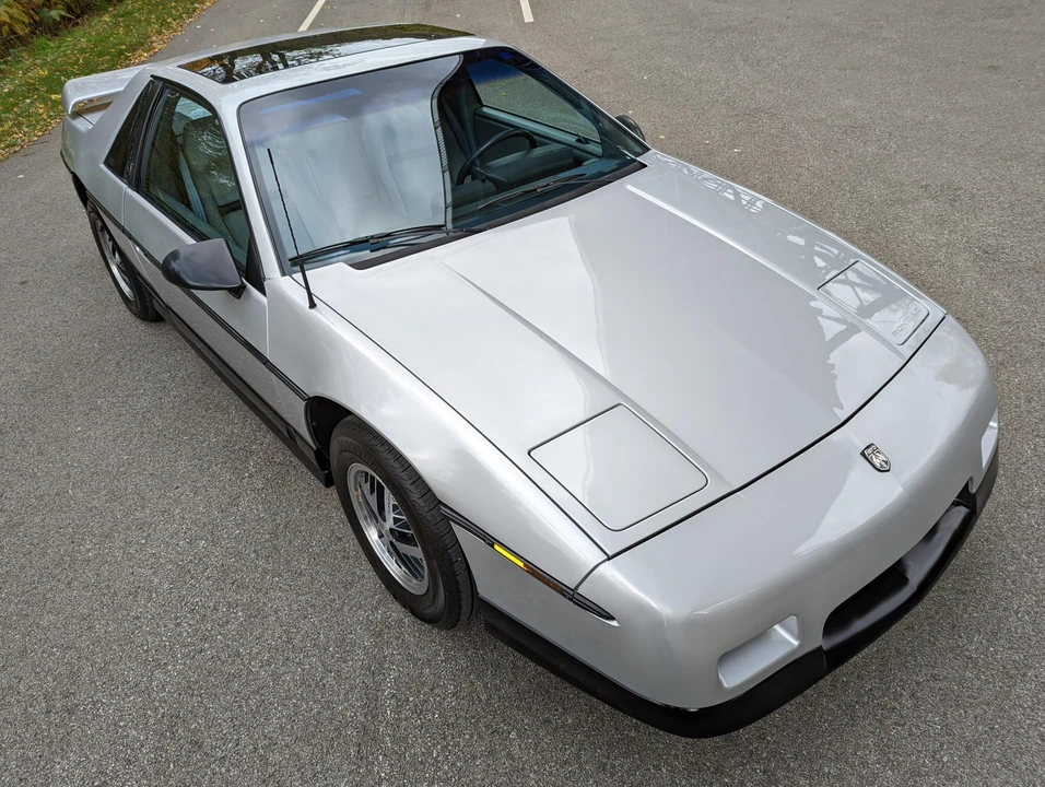 1987 Pontiac Fiero - Image 20 of 31