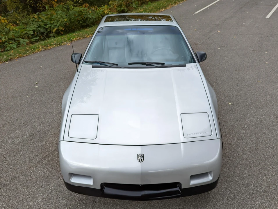 1987 Pontiac Fiero - Image 7 of 31