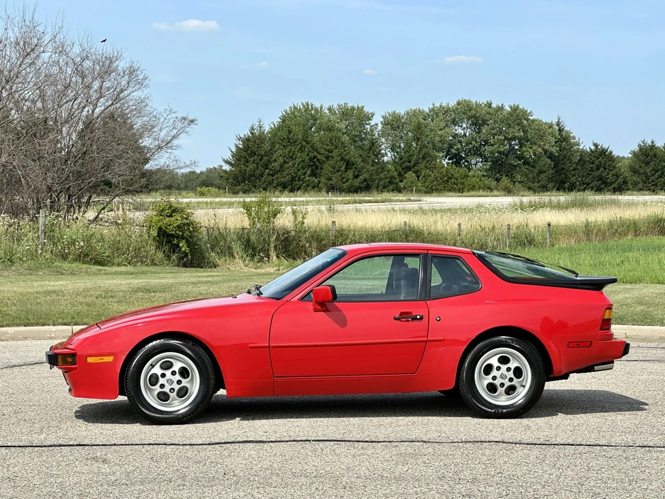 1987 Porsche 944 - Image 25 of 31