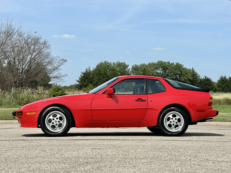 1987 Porsche 944 - Image 26 of 31