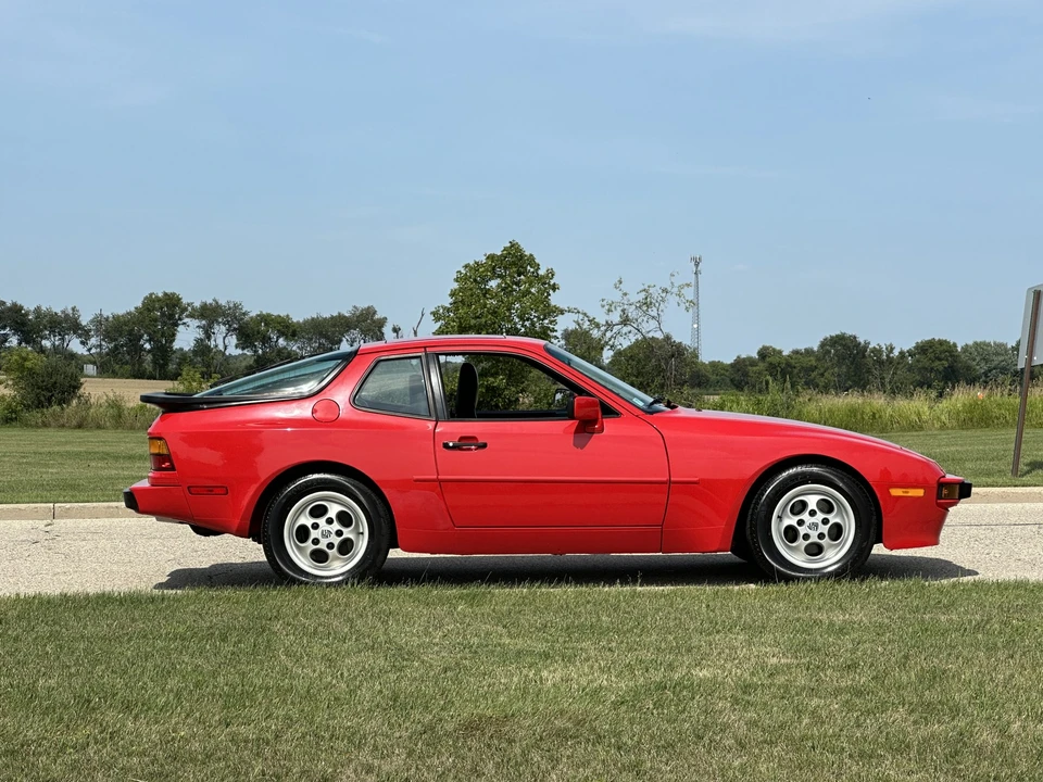 1987 Porsche 944 - Image 17 of 31
