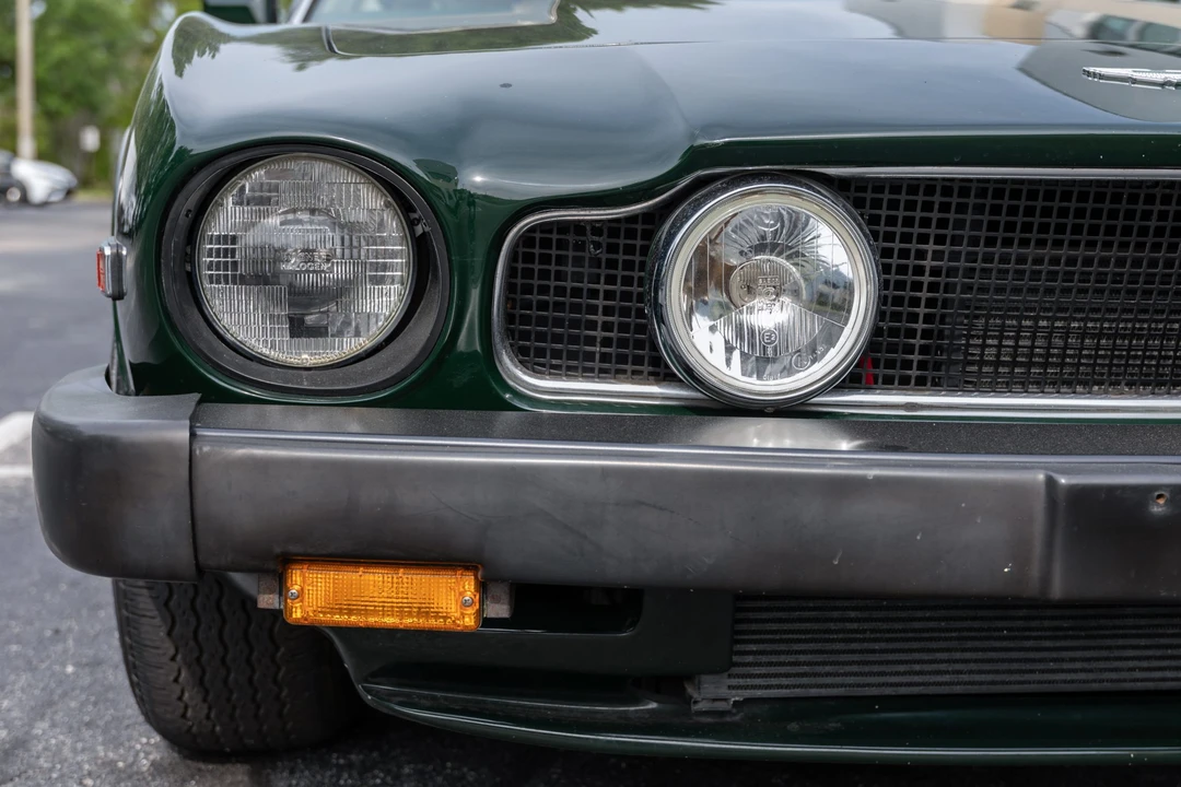 1988 Aston Martin DBS V8 & V8 & V8 Vantage - Image 19 of 31