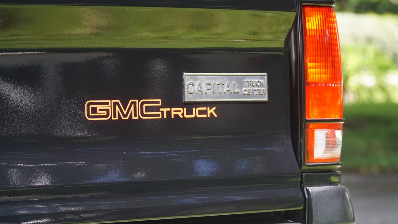 1991 GMC Syclone - Image 30 of 31