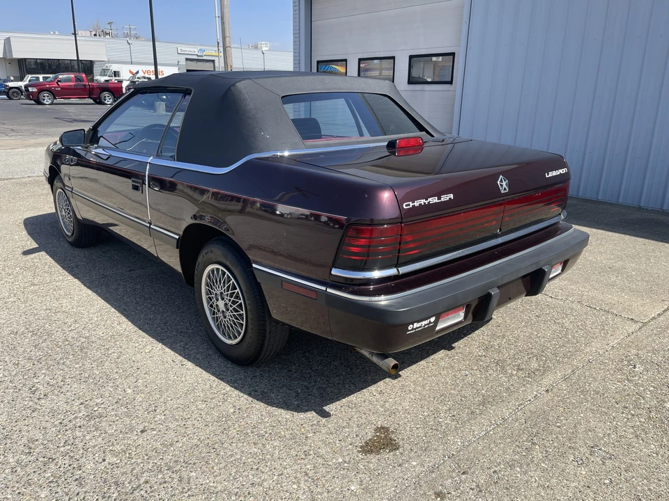 1992 Chrysler LeBaron - Image 8 of 31