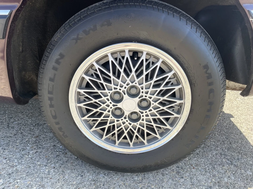 1992 Chrysler LeBaron - Image 28 of 31