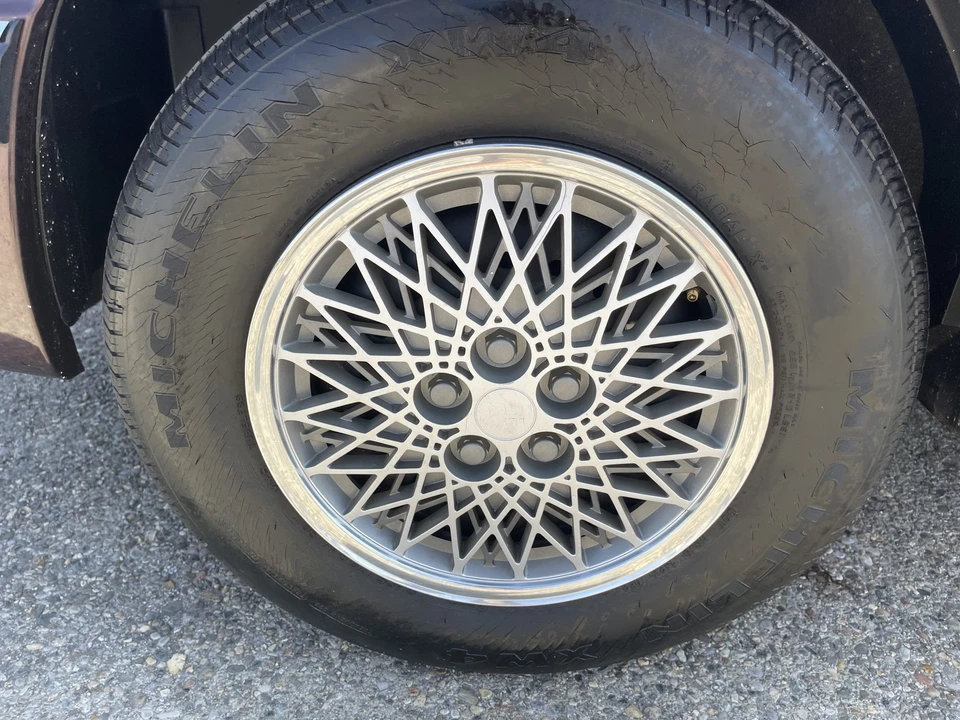 1992 Chrysler LeBaron - Image 27 of 31