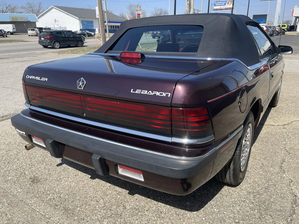 1992 Chrysler LeBaron - Image 11 of 31