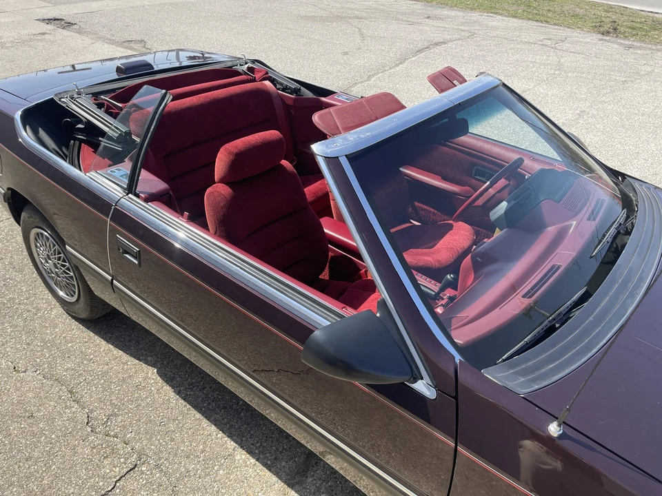 1992 Chrysler LeBaron - Image 29 of 31