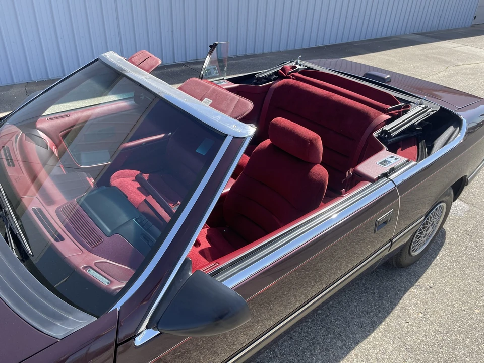 1992 Chrysler LeBaron - Image 30 of 31