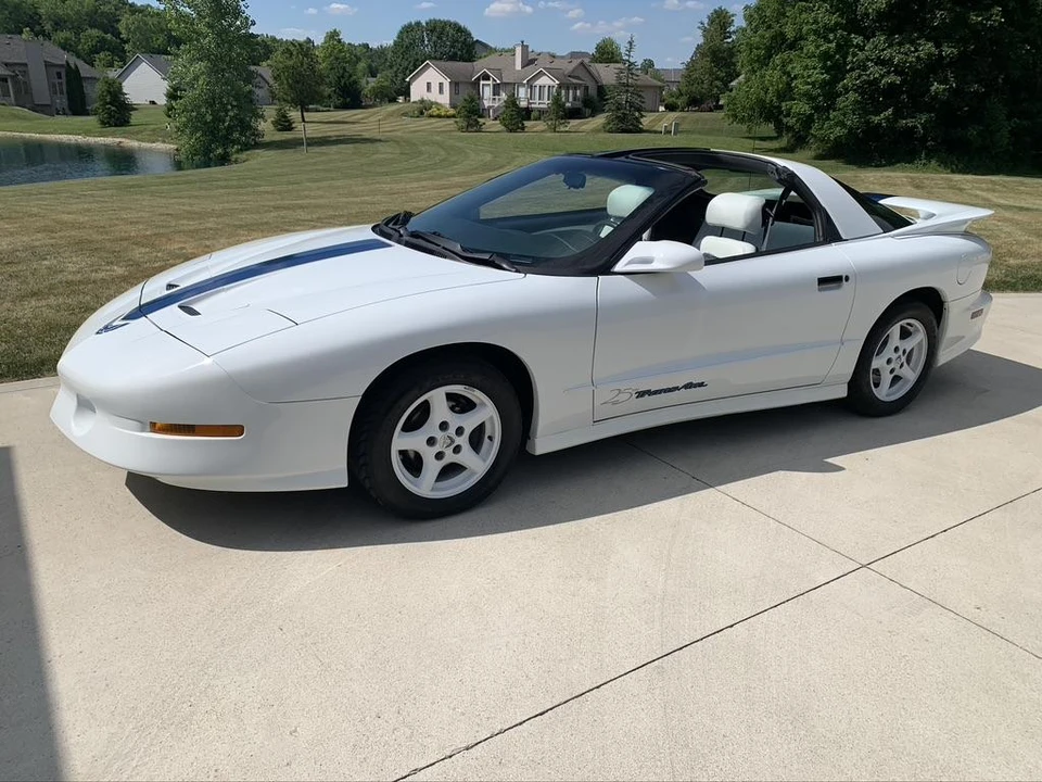 1994 Pontiac Firebird Trans Am 4th Gen - Image 15 of 31