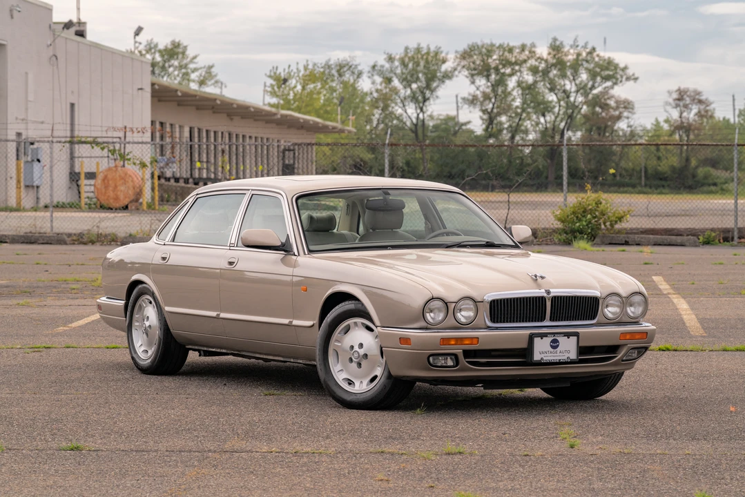 1997 Jaguar X300 XJ - Image 2 of 31
