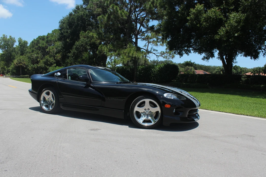 1999 Dodge Viper GTS 2nd Gen - Image 23 of 31