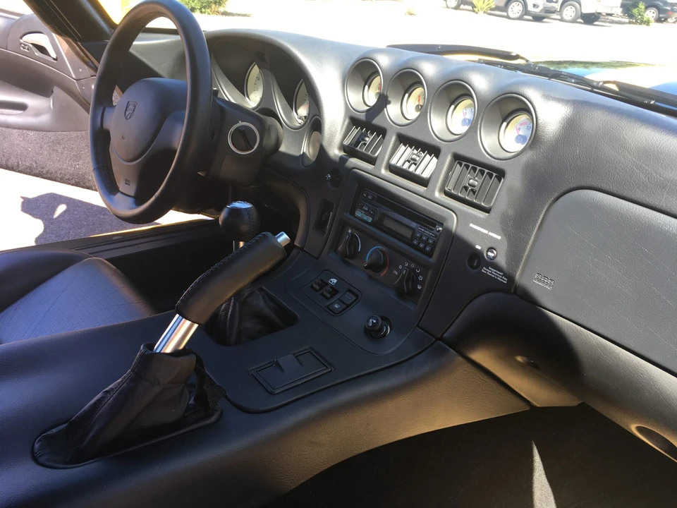 2001 Dodge Viper GTS 2nd Gen - Image 13 of 31