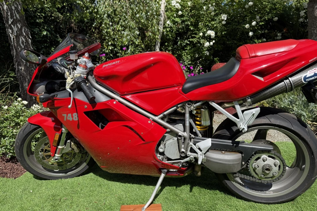2001 Ducati 748 - Image 2 of 6