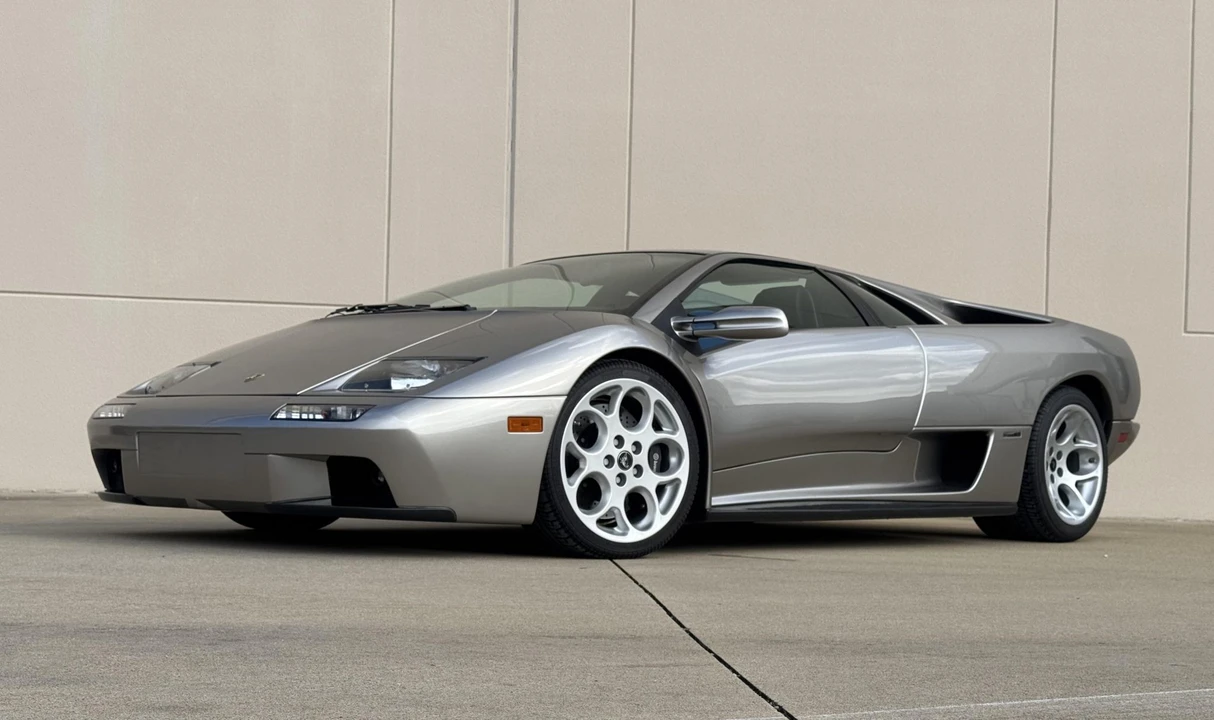 2001 Lamborghini Diablo VT - Image 2 of 31
