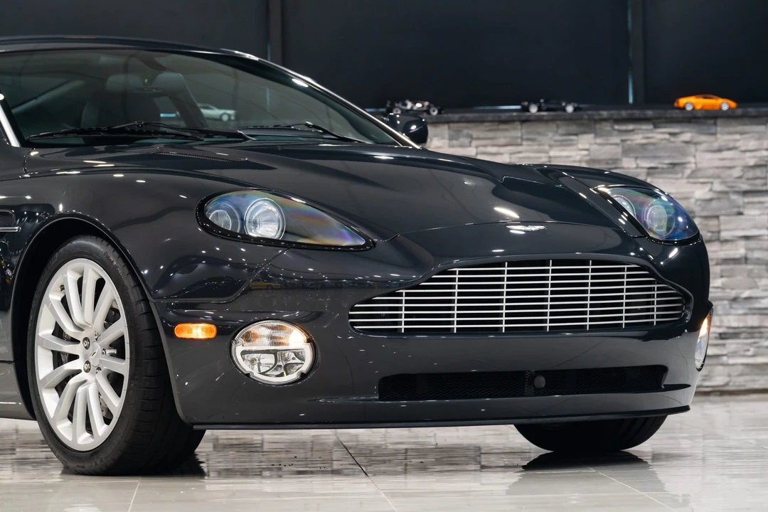 2003 Aston Martin Vanquish 1st Gen - Image 19 of 31