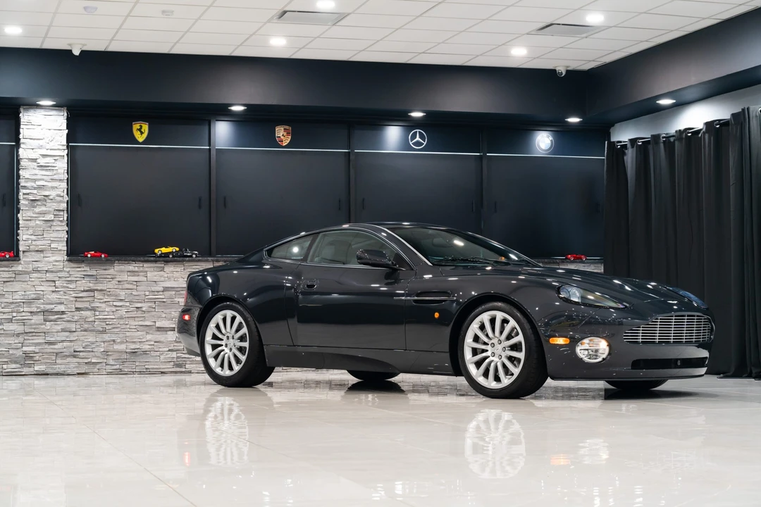 2003 Aston Martin Vanquish 1st Gen - Image 23 of 31