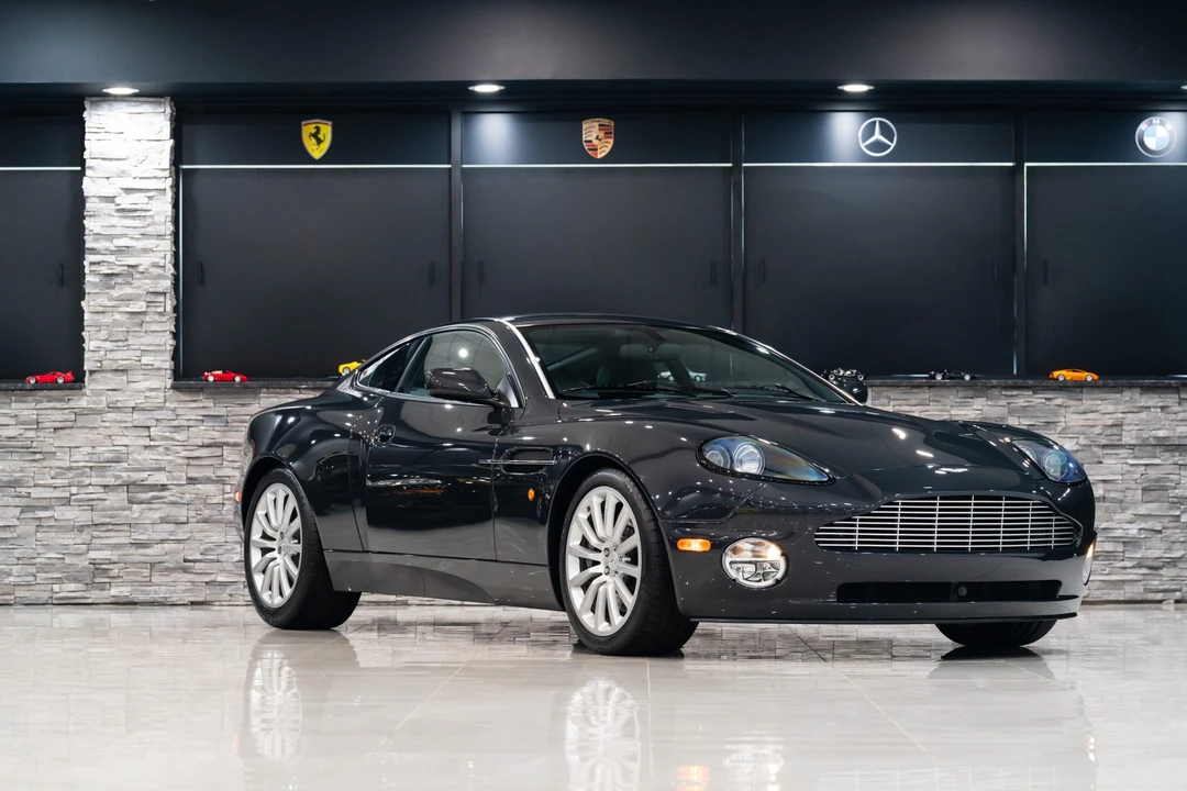 2003 Aston Martin Vanquish 1st Gen - Image 25 of 31