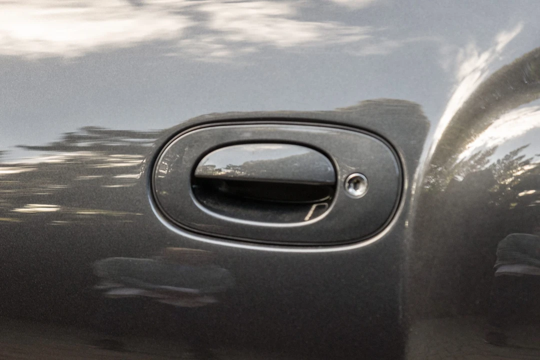 2004 Aston Martin Vanquish 1st Gen - Image 30 of 31