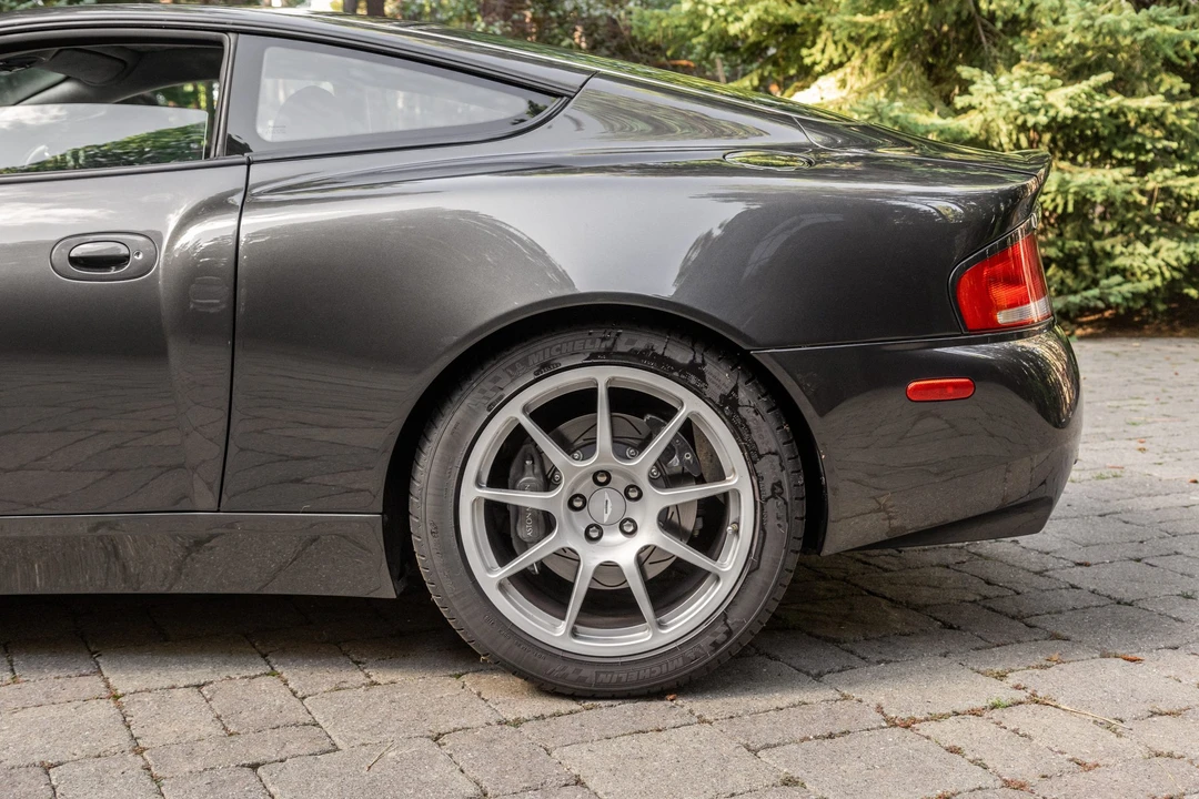 2004 Aston Martin Vanquish 1st Gen - Image 29 of 31