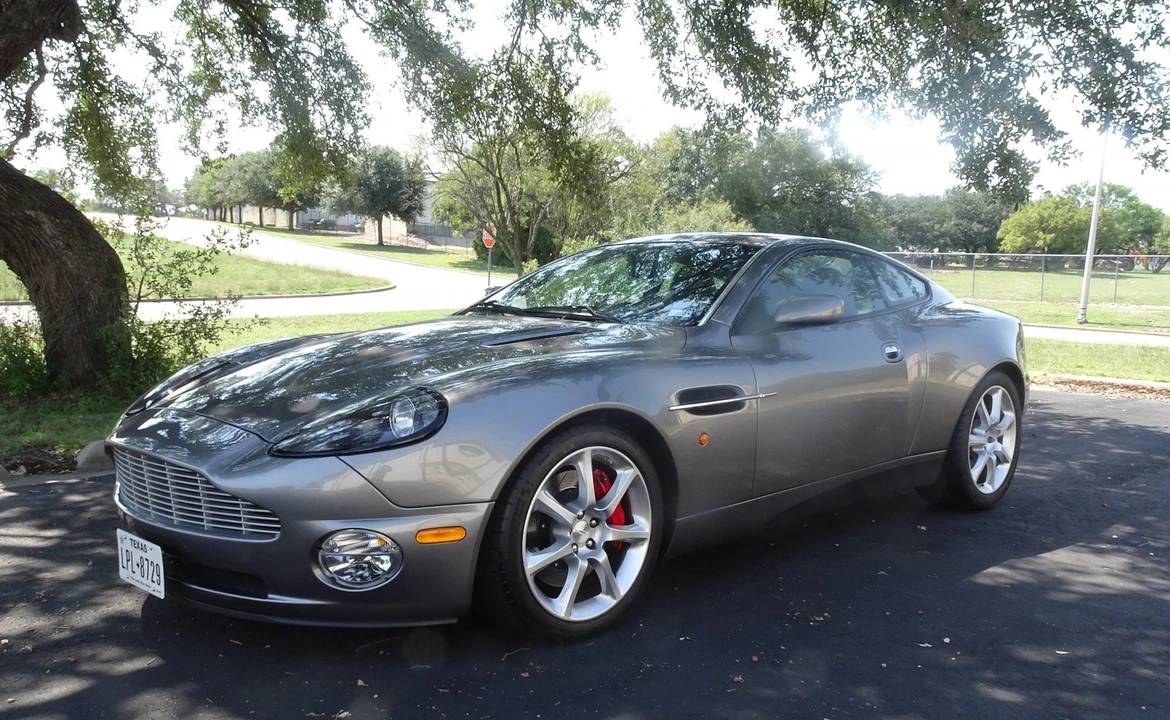 2004 Aston Martin Vanquish 1st Gen - Image 9 of 31