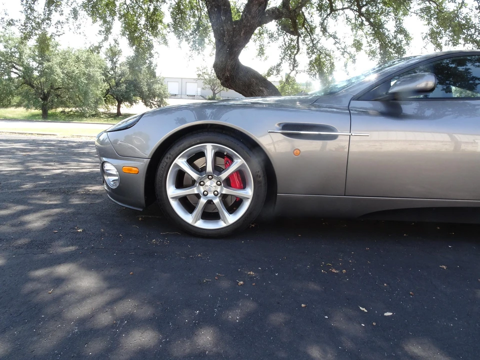 2004 Aston Martin Vanquish 1st Gen - Image 19 of 31