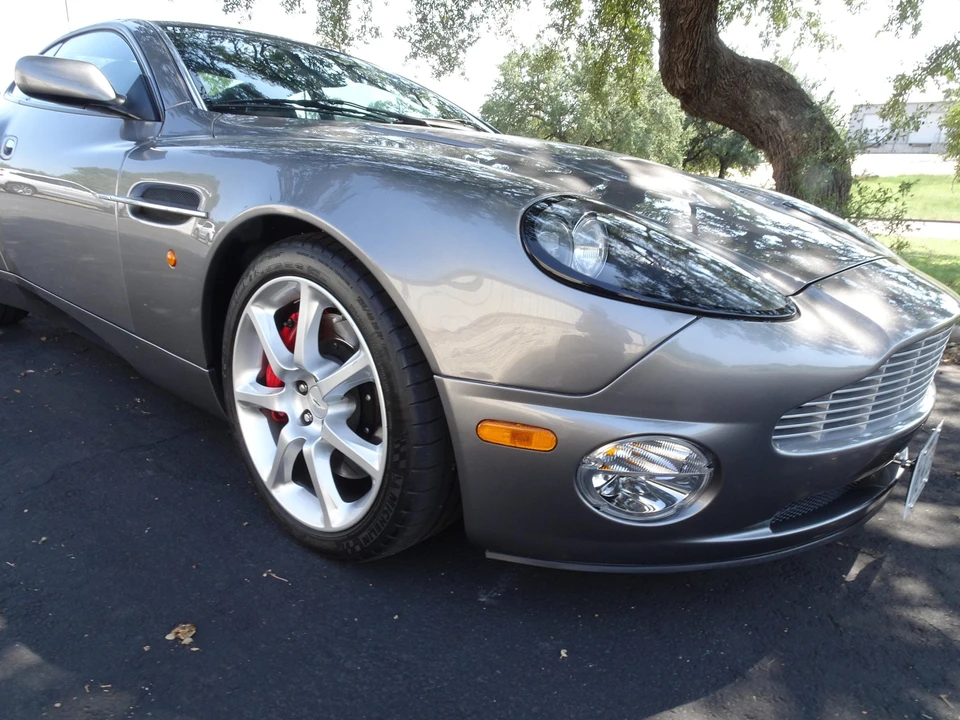 2004 Aston Martin Vanquish 1st Gen - Image 18 of 31