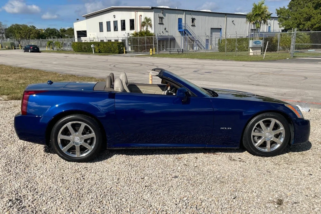 2004 Cadillac XLR - Image 5 of 31