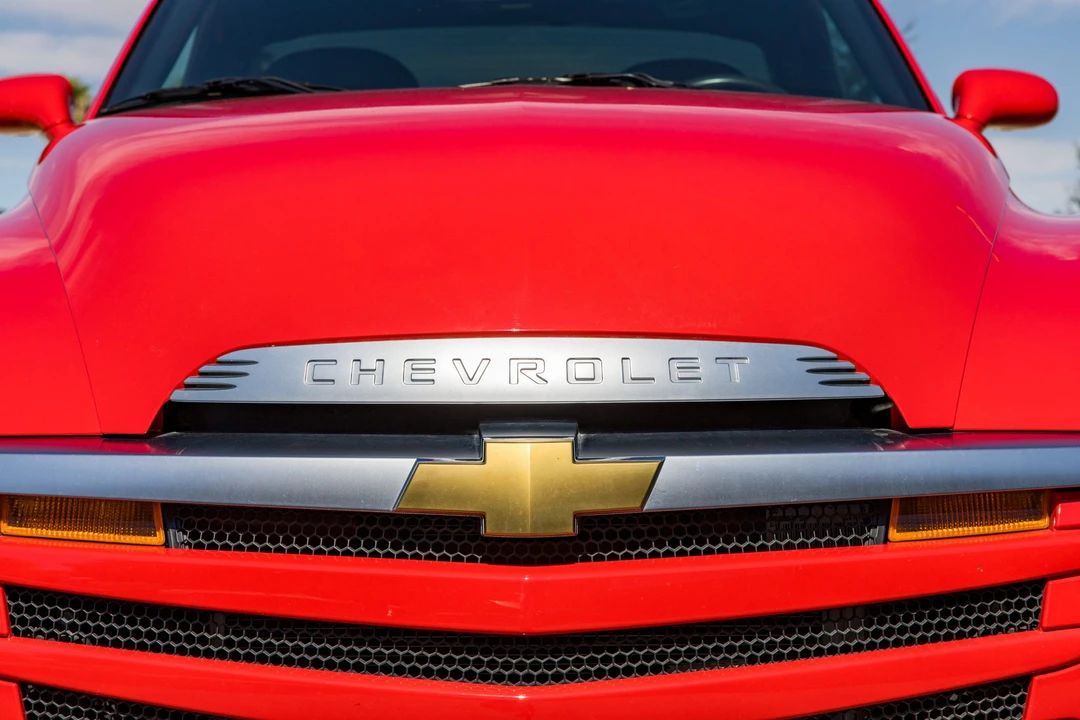 2004 Chevrolet SSR - Image 10 of 31