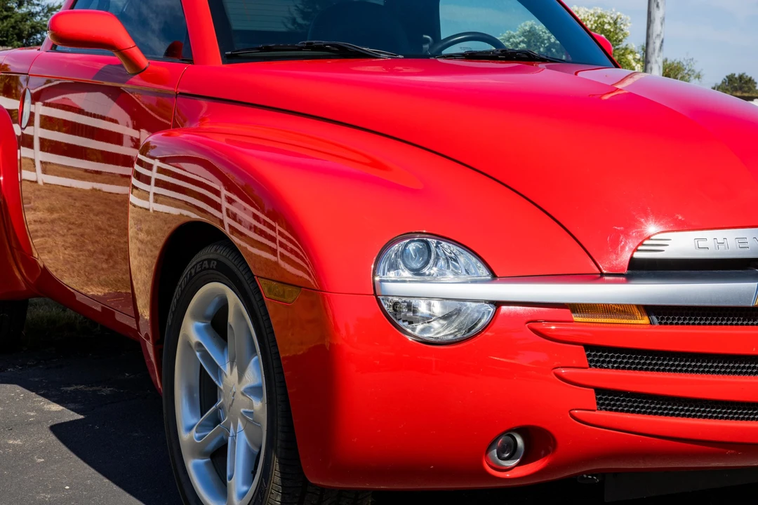 2004 Chevrolet SSR - Image 11 of 31