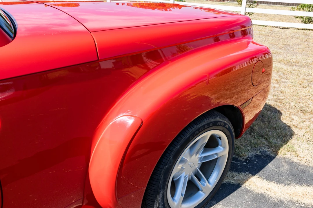 2004 Chevrolet SSR - Image 20 of 31