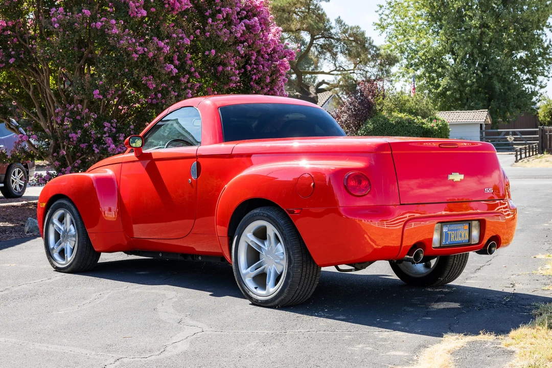 2004 Chevrolet SSR - Image 3 of 31