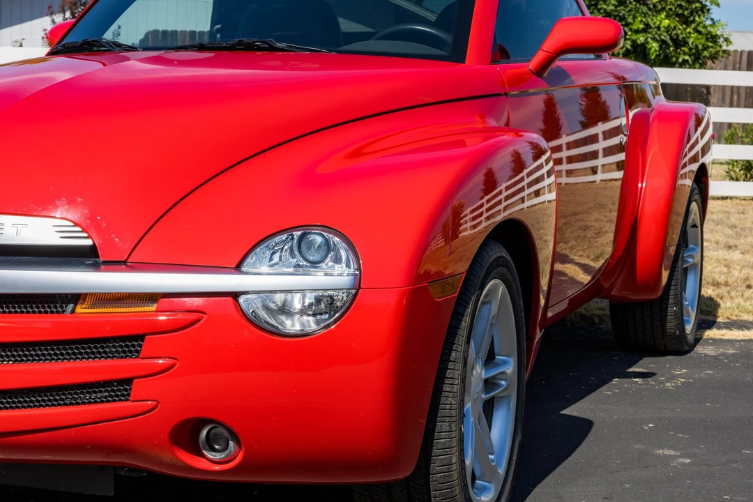 2004 Chevrolet SSR - Image 12 of 31