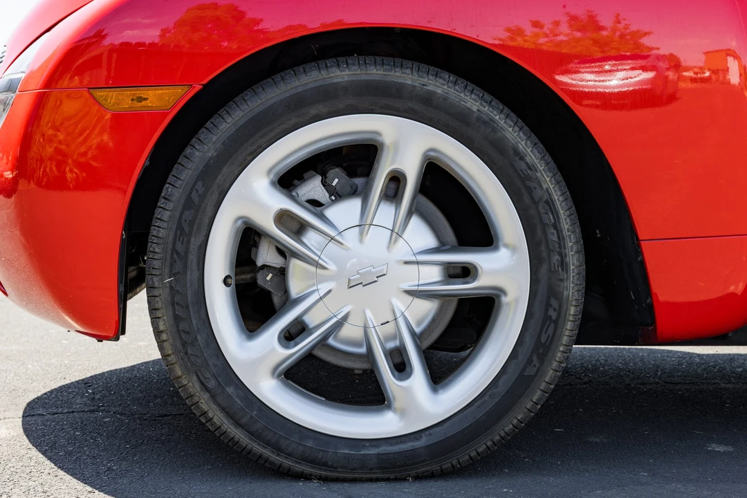 2004 Chevrolet SSR - Image 27 of 31