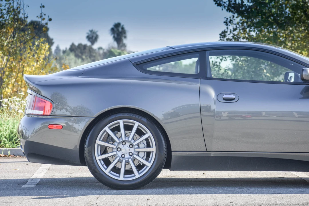 2005 Aston Martin Vanquish 1st Gen - Image 21 of 31
