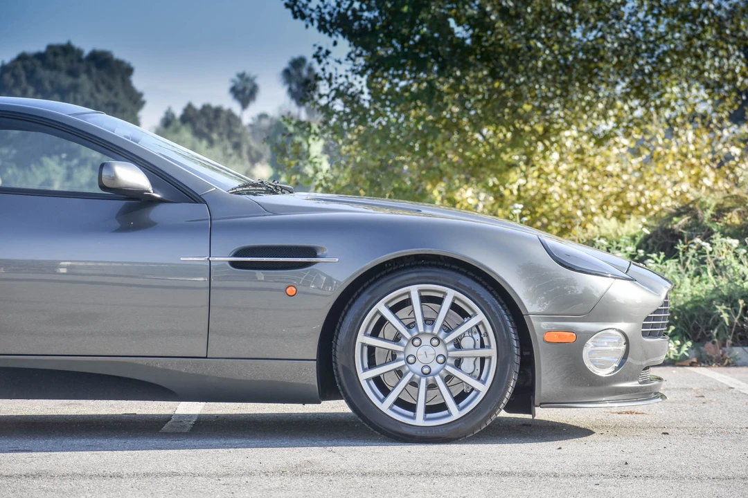 2005 Aston Martin Vanquish 1st Gen - Image 22 of 31