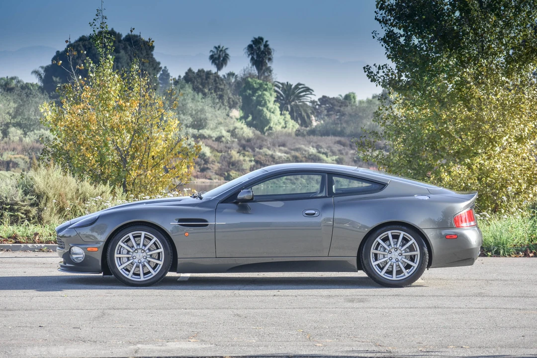 2005 Aston Martin Vanquish 1st Gen - Image 11 of 31
